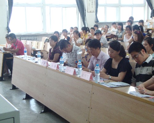 领导老师亲临现场倾听每位竞选者的心声