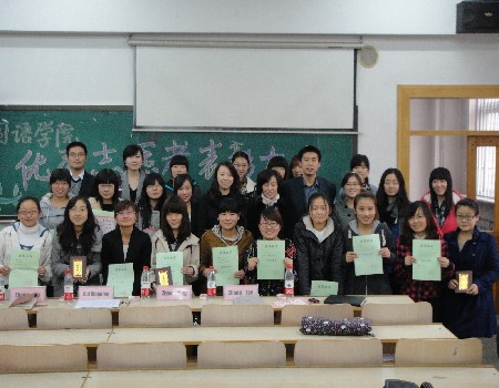 获奖选手、工作人员与老师合影留念